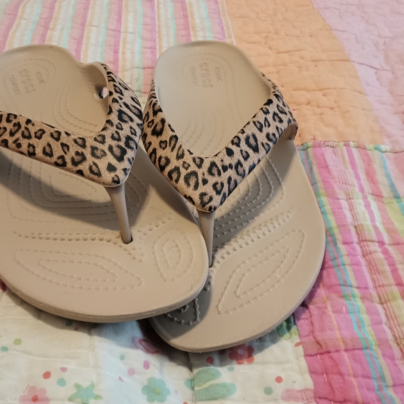 Leopard Print Crocs Sandals - Picture 2 of 4